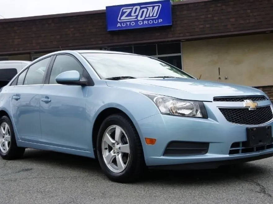 2011 Chevrolet Cruze LT photo 1