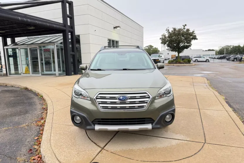 2016 Subaru Outback 2.5i Limited photo 1