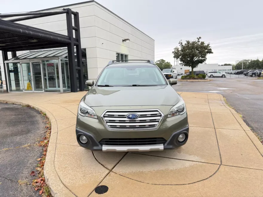 2016 Subaru Outback 2.5i Limited photo 1