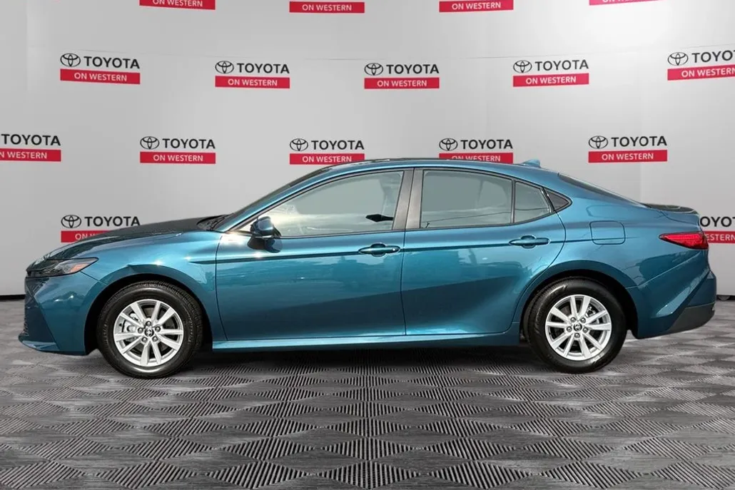 2025 Toyota Camry LE photo 1