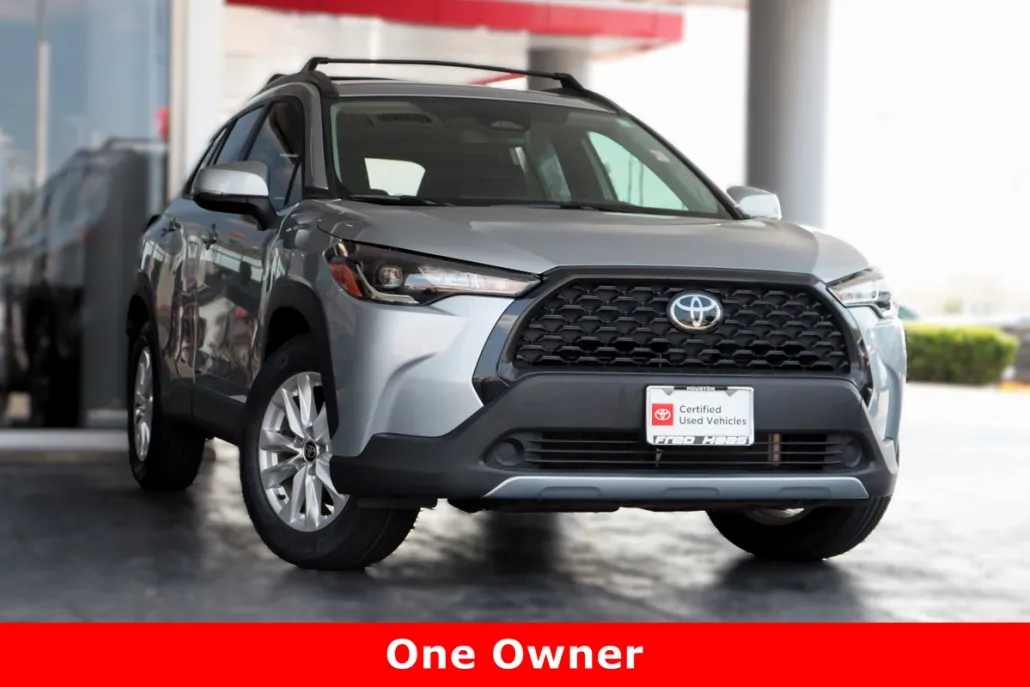 2024 Toyota Corolla Cross LE photo 1