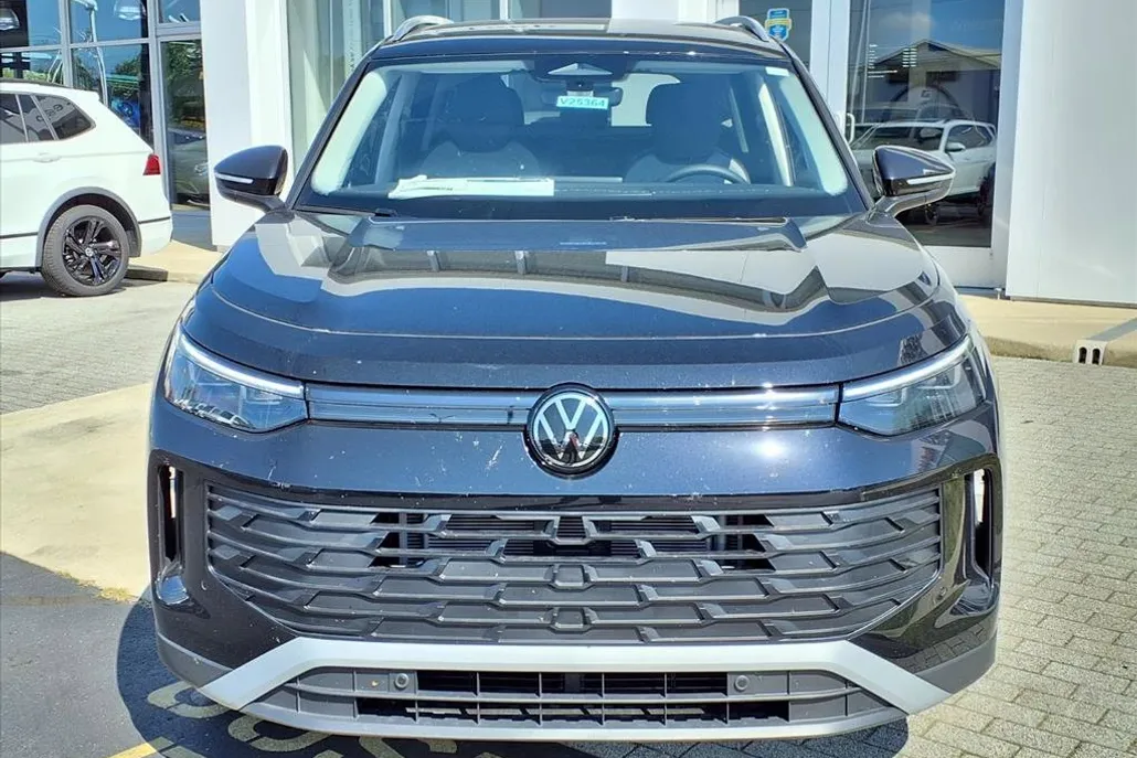 2025 Volkswagen Tiguan S photo 1