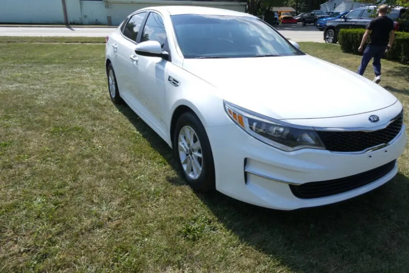 2018 Kia Optima LX photo 1