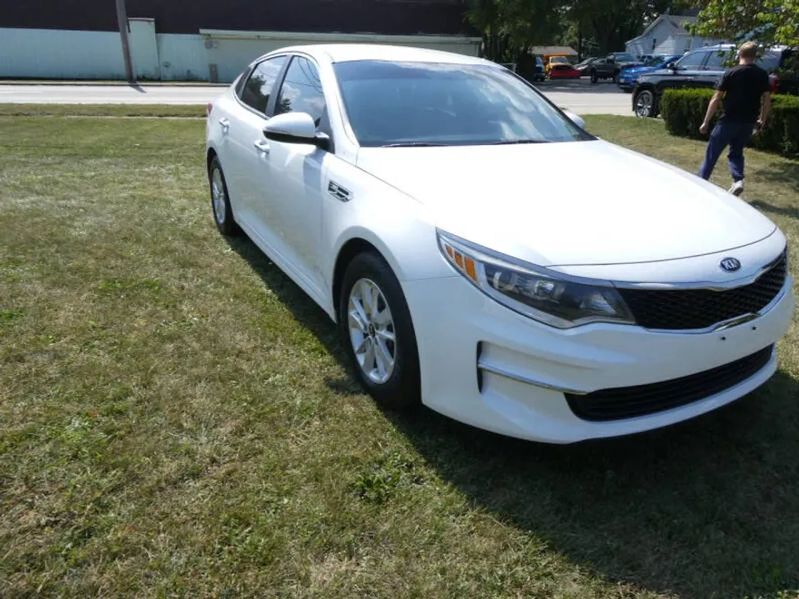 2018 Kia Optima LX photo 1