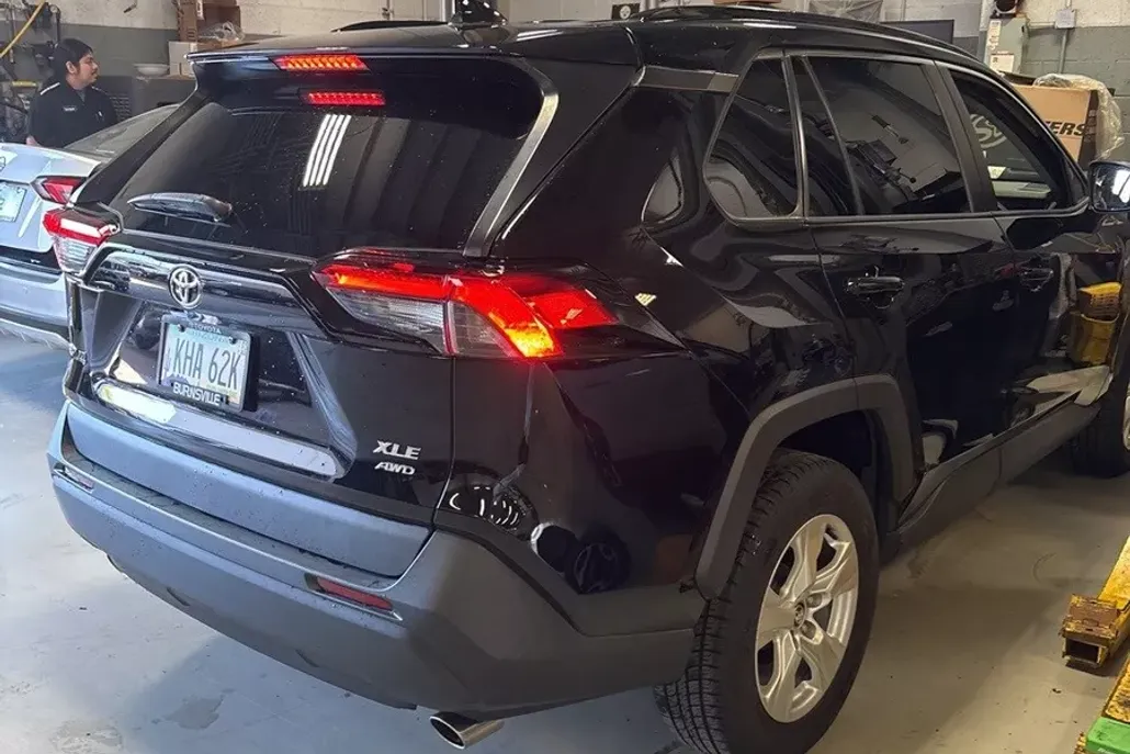 2020 Toyota RAV4 XLE photo 1