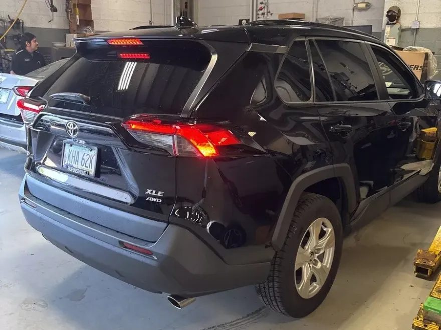 2020 Toyota RAV4 XLE photo 1