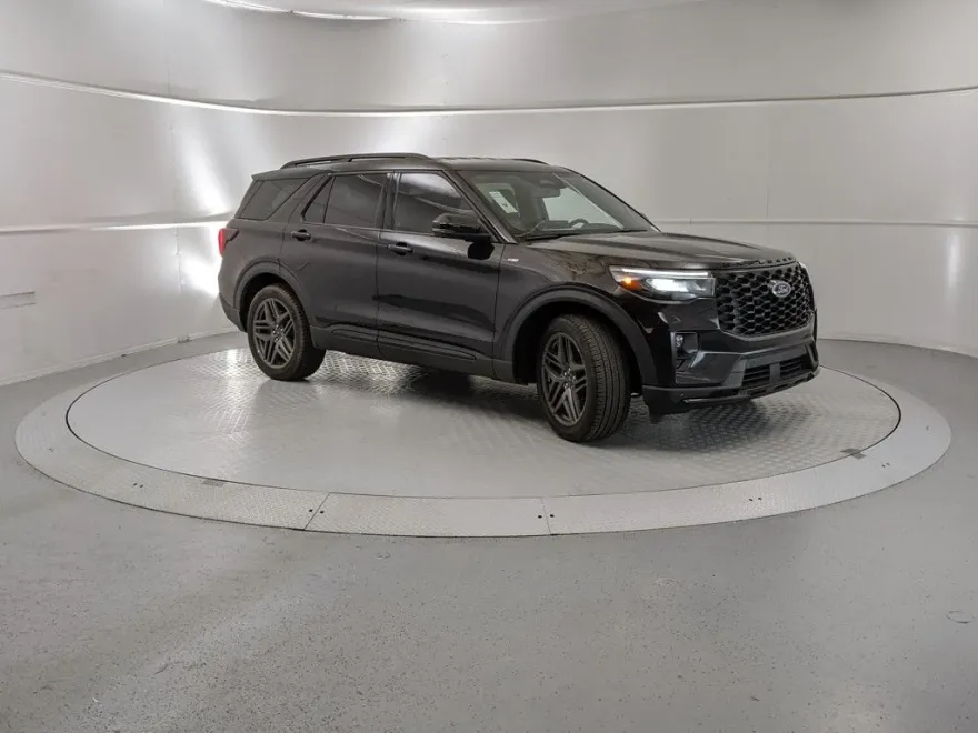 2025 Ford Explorer ST-Line photo 1