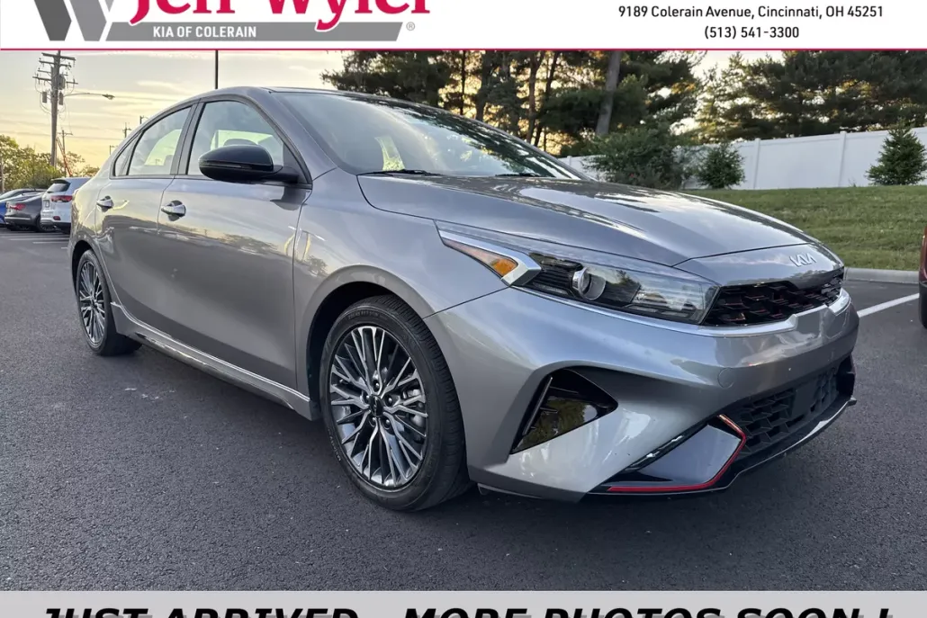 2023 Kia Forte GT-Line photo 1