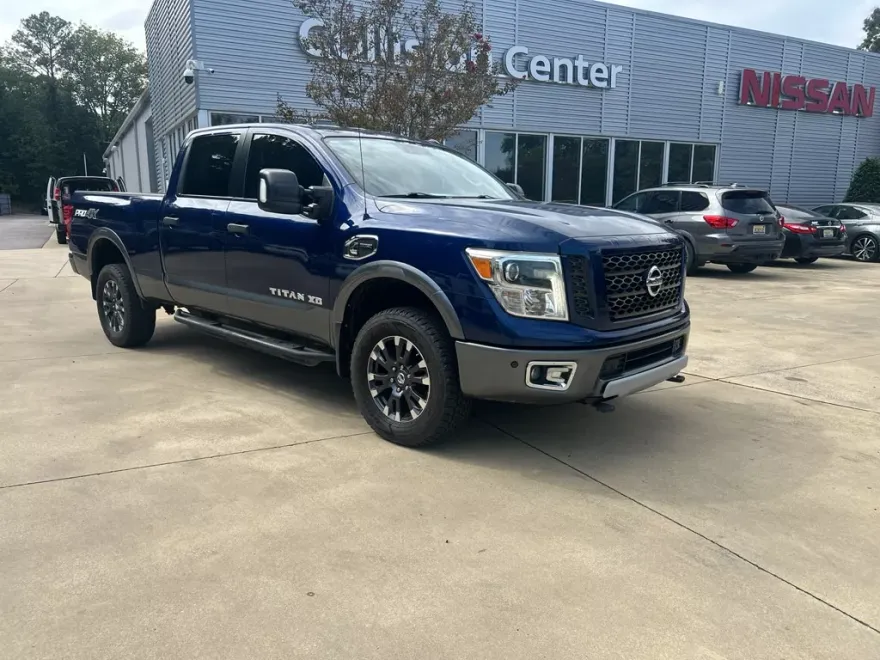 2017 Nissan Titan PRO-4X Crew Cab photo 1