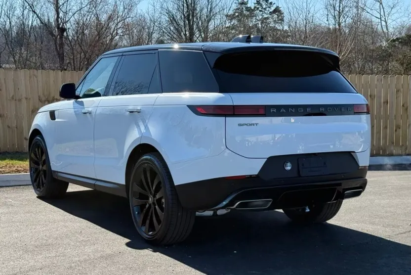 2025 Land Rover Range Rover Sport SE photo 1