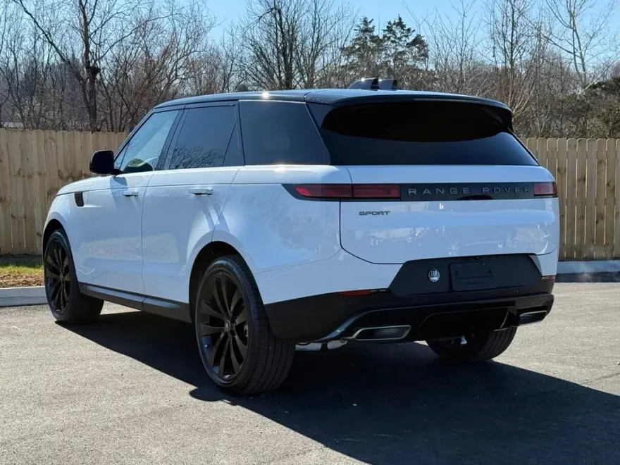 2025 Land Rover Range Rover Sport SE photo 1