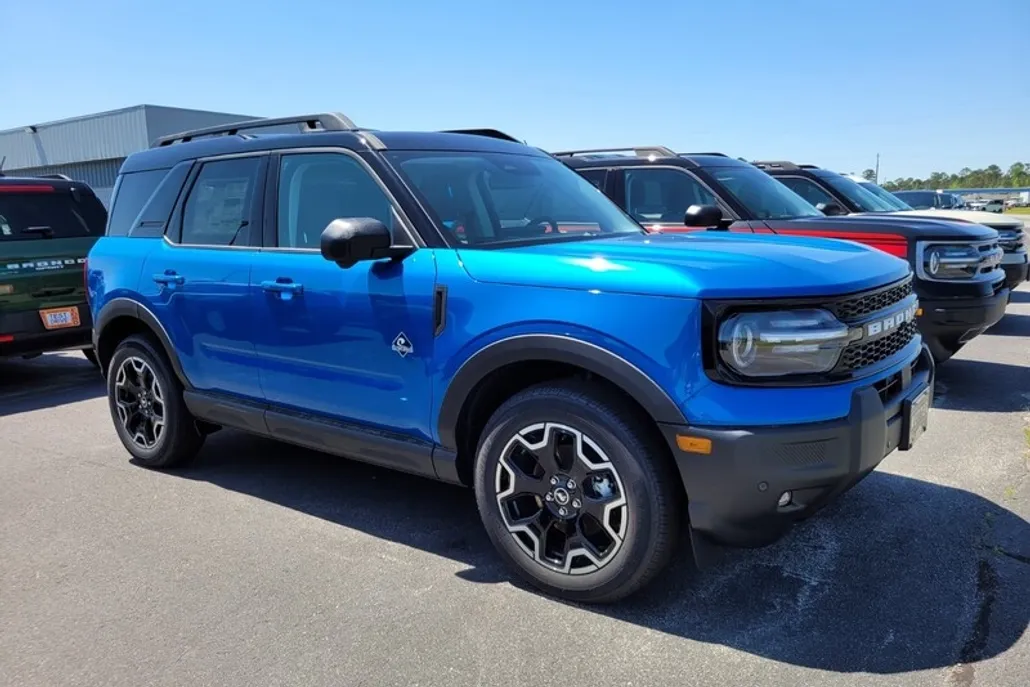 2025 Ford Bronco Sport Outer Banks photo 1