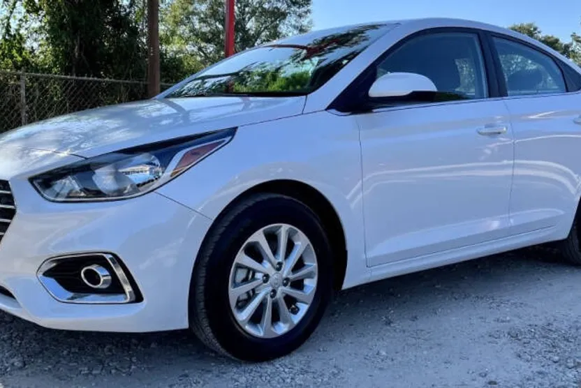 2021 Hyundai Accent SE photo 1