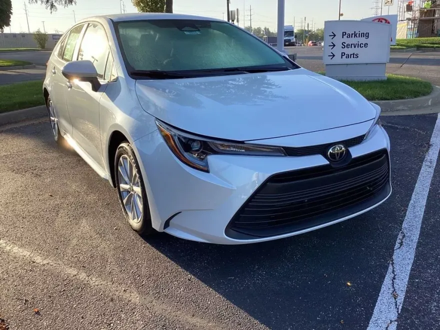 2026 Toyota Corolla LE photo 1