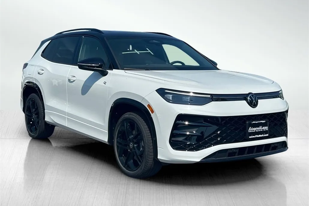 2025 Volkswagen Tiguan SE R-Line Black photo 1