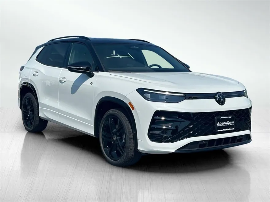 2025 Volkswagen Tiguan SE R-Line Black photo 1
