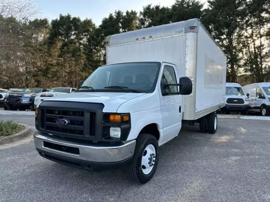 2015 Ford E-350 photo 1