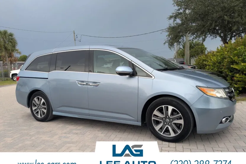 2014 Honda Odyssey Touring photo 1