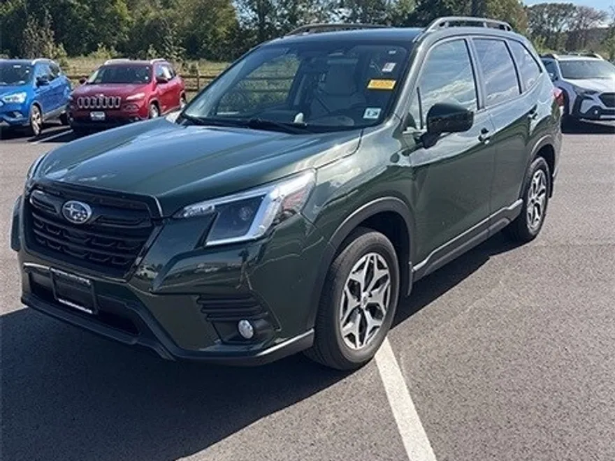 2023 Subaru Forester Premium Base photo 1