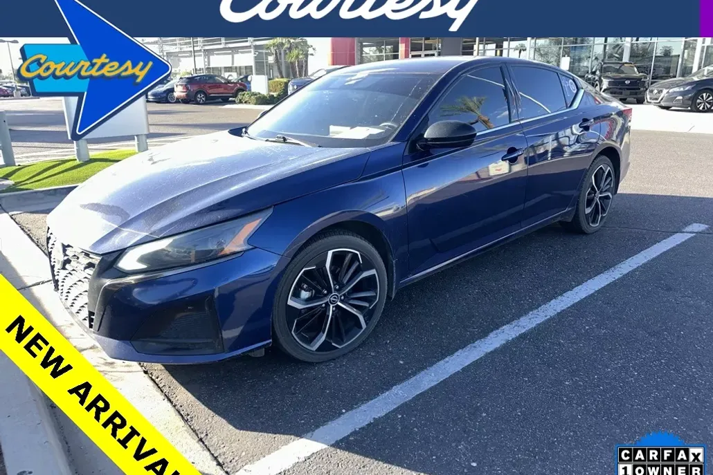 2023 Nissan Altima 2.5 SR photo 1