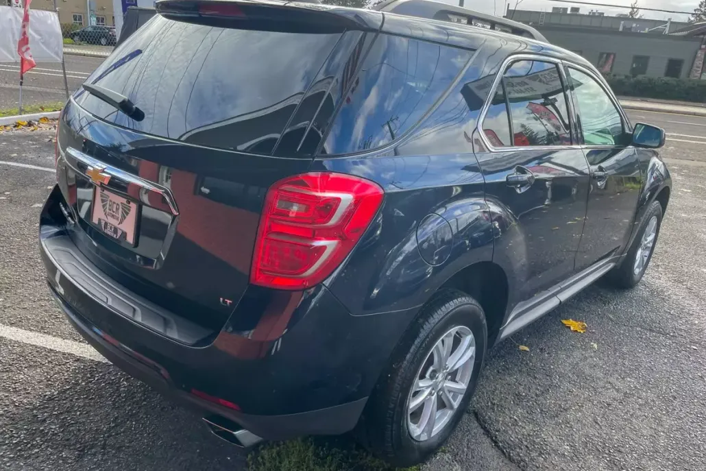 2017 Chevrolet Equinox LT photo 1