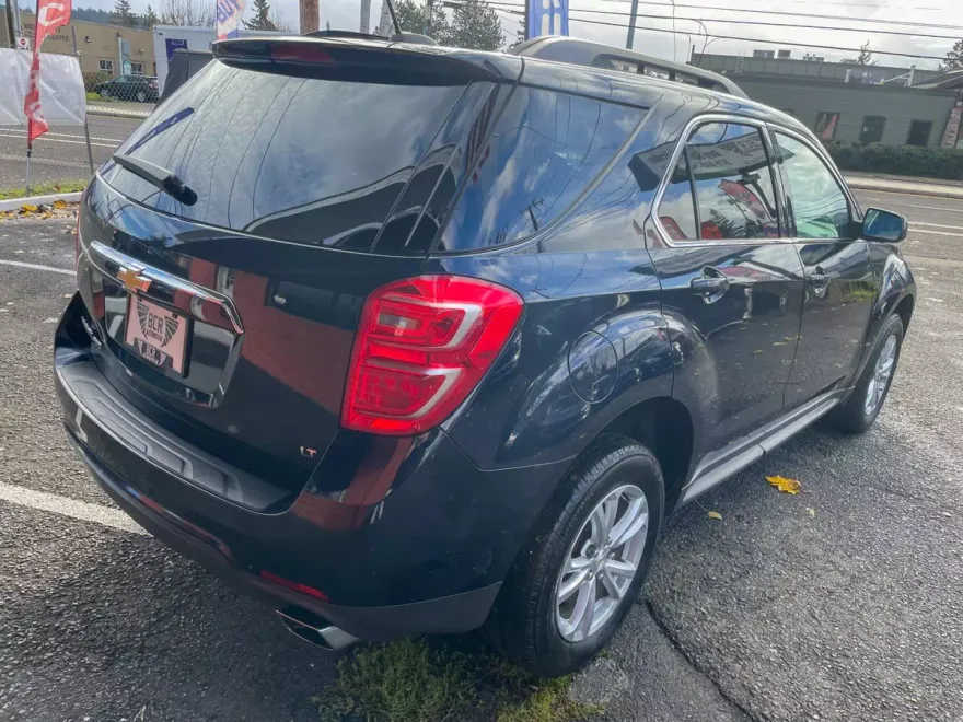 2017 Chevrolet Equinox LT photo 1
