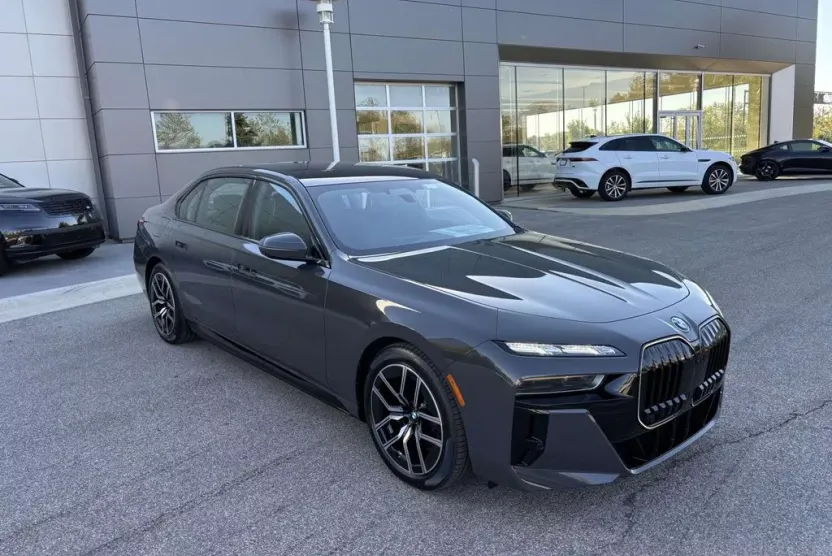 2026 Bmw 750e photo 1