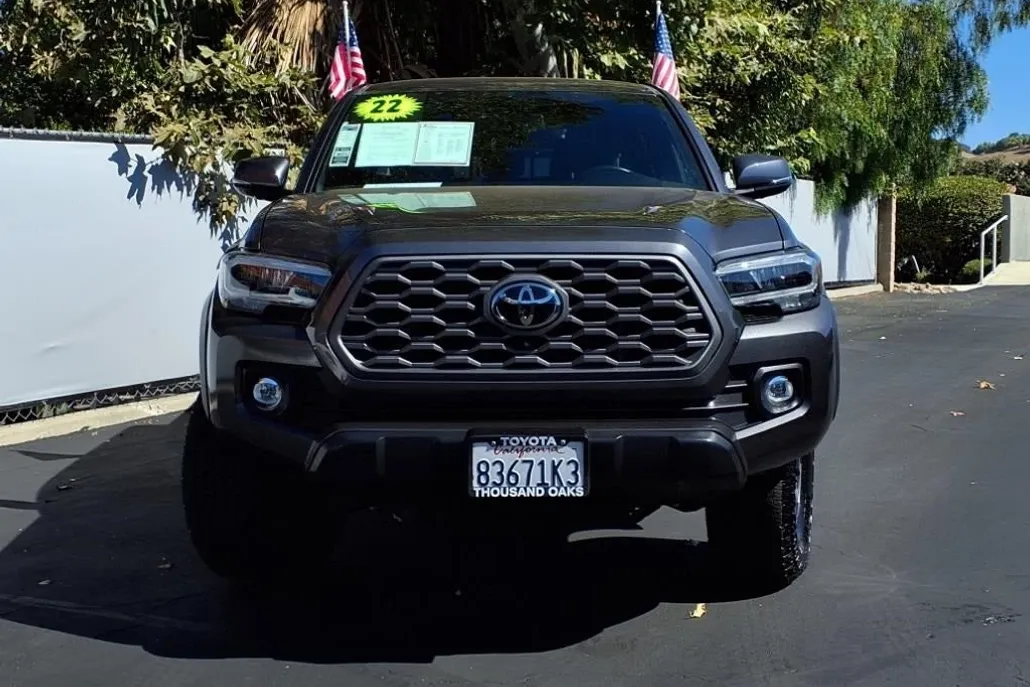 2022 Toyota Tacoma TRD Off-Road V6 photo 1