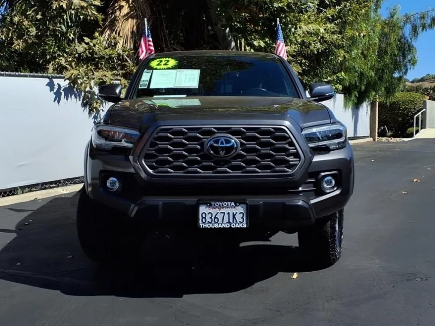 2022 Toyota Tacoma TRD Off-Road V6 photo 1