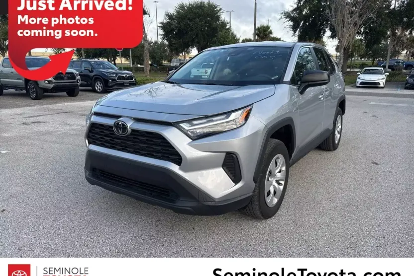 2024 Toyota RAV4 LE photo 1