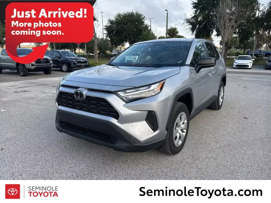 2024 Toyota RAV4 LE photo 1