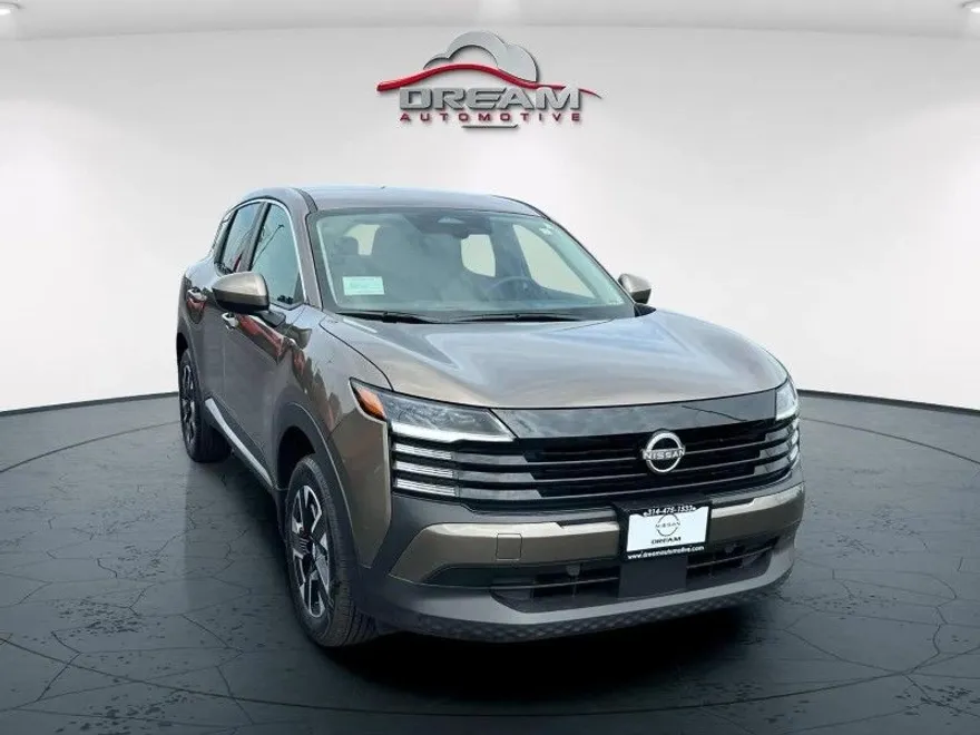 2025 Nissan Kicks SV photo 1