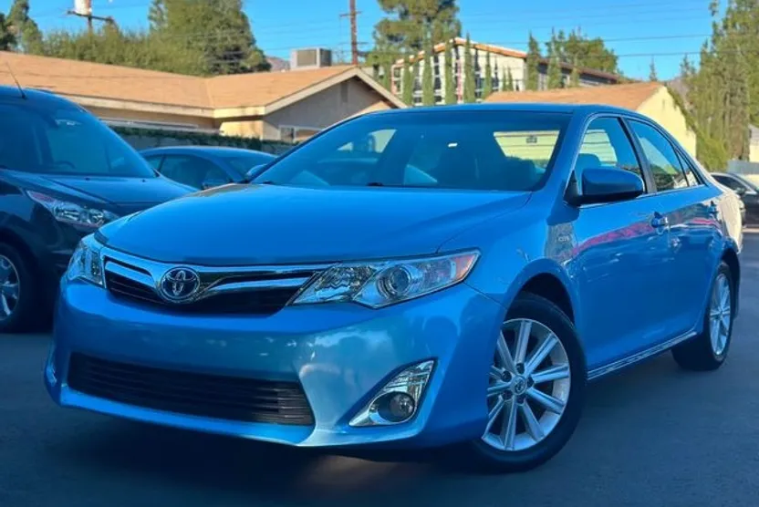 2013 Toyota Camry Hybrid XLE photo 1