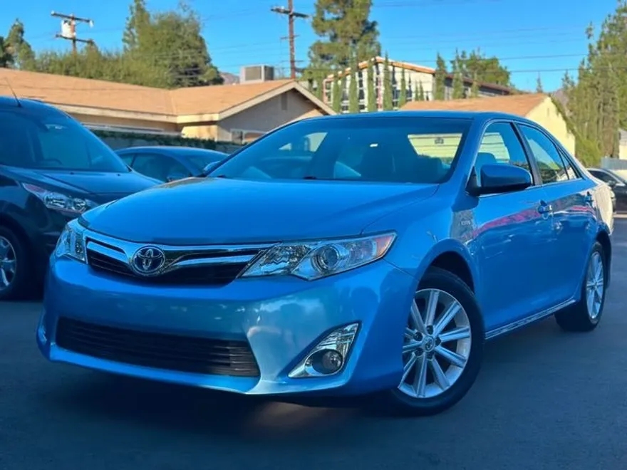2013 Toyota Camry Hybrid XLE photo 1