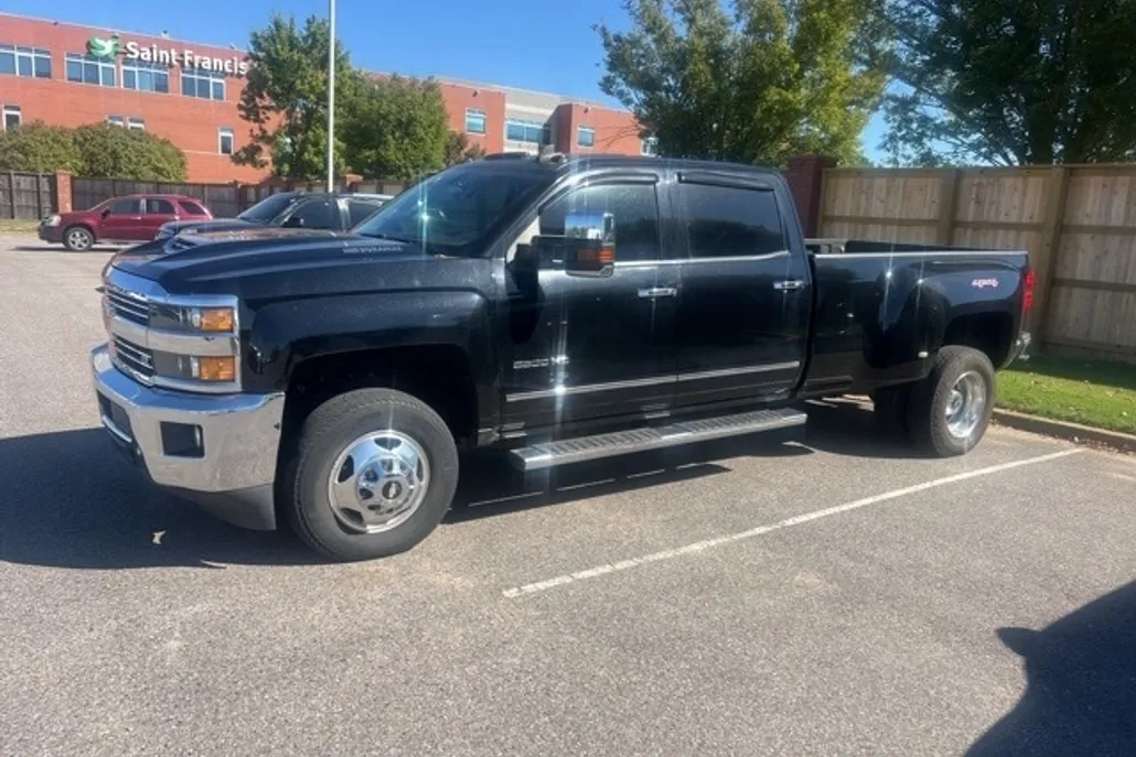 2017 Chevrolet Silverado 3500HD LTZ photo 1