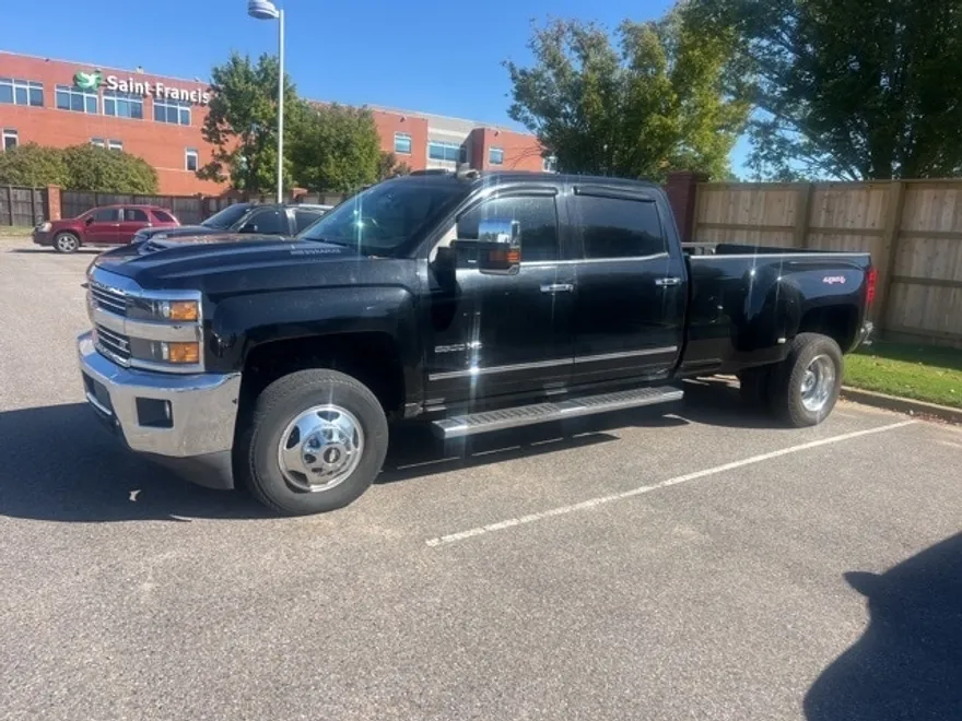 2017 Chevrolet Silverado 3500HD LTZ photo 1