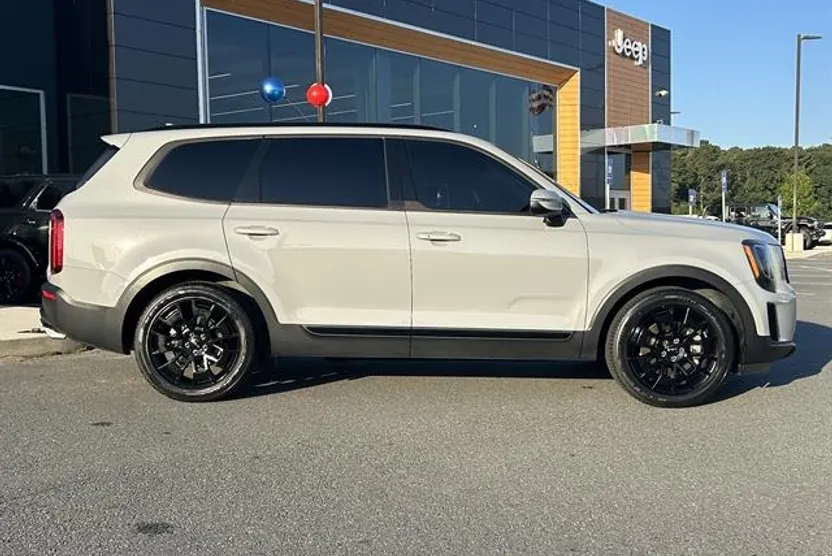 2022 Kia Telluride EX photo 1
