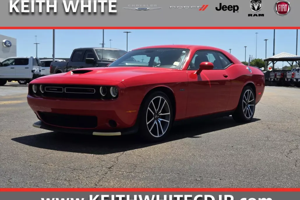 2023 Dodge Challenger R/T photo 1