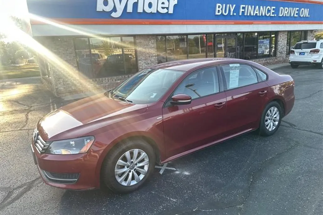 2015 Volkswagen Passat S photo 1
