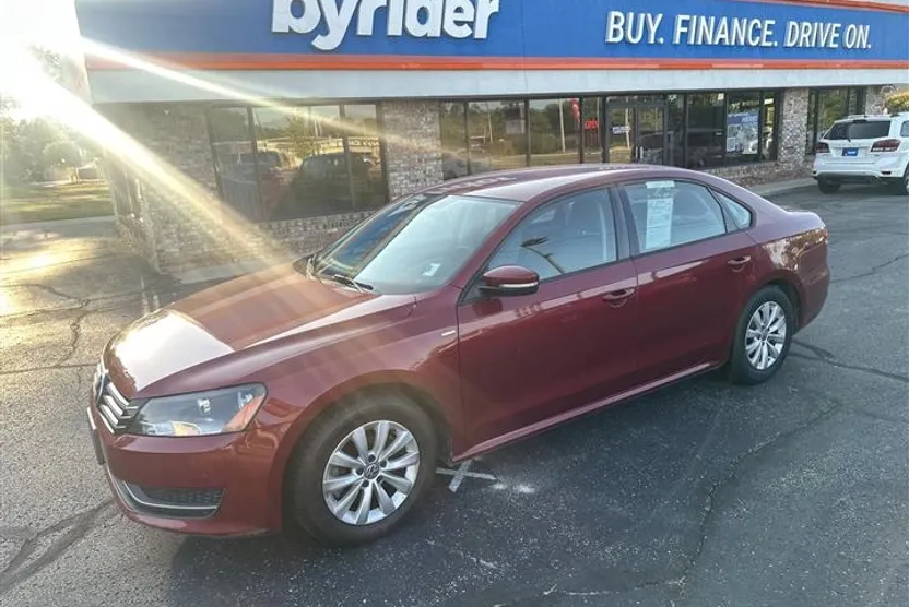 2015 Volkswagen Passat S photo 1