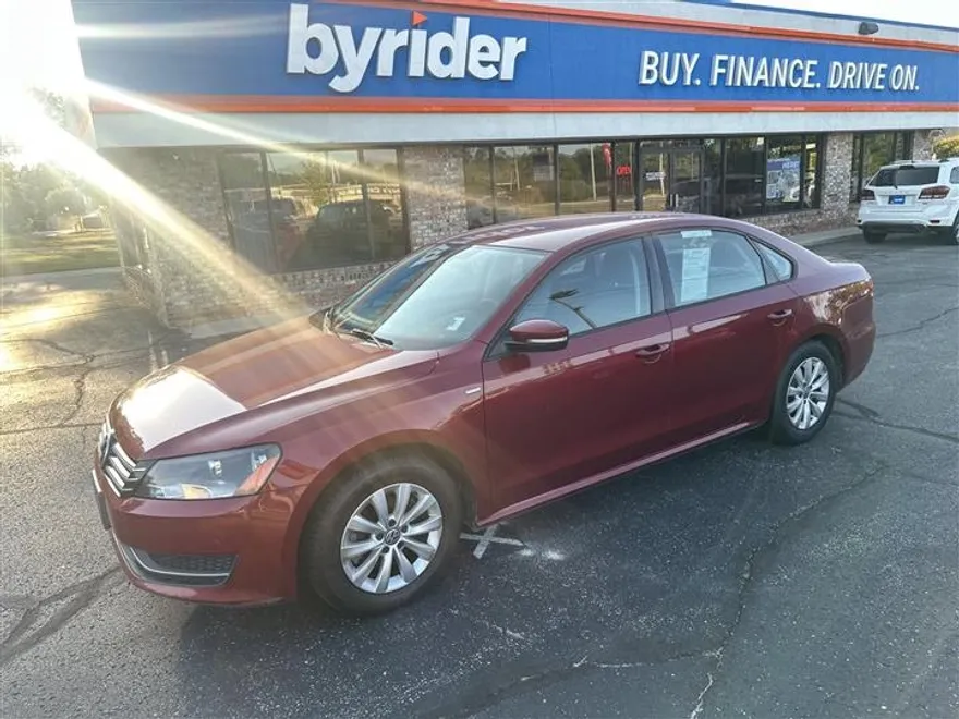 2015 Volkswagen Passat S photo 1