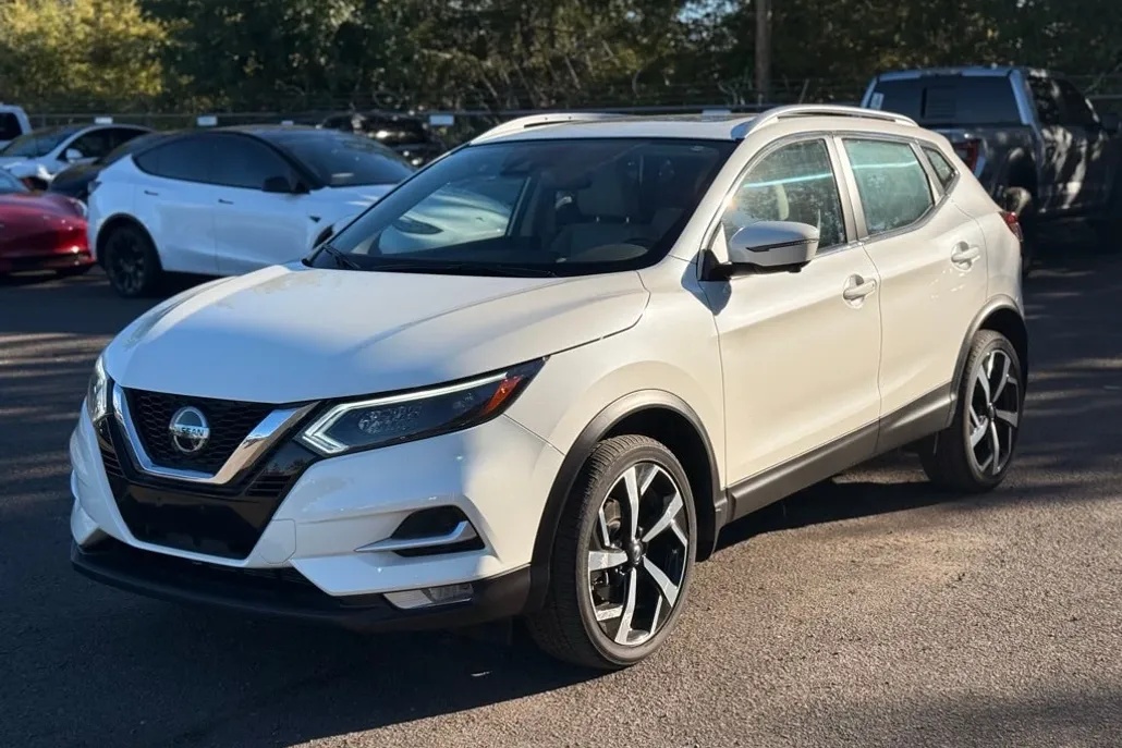 2022 Nissan Rogue Sport SL photo 1