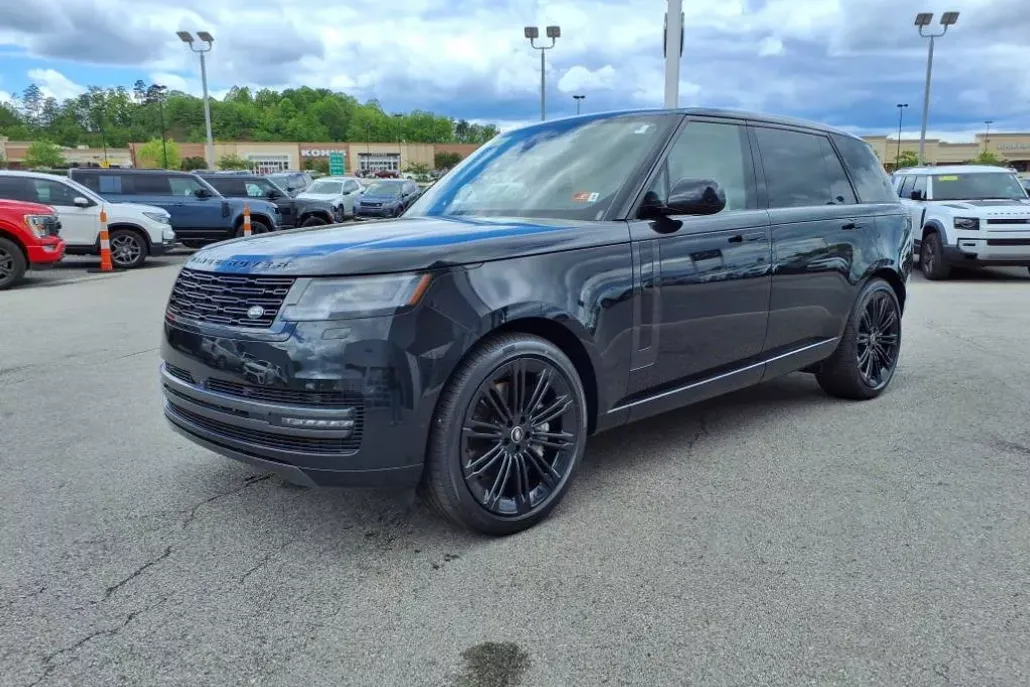 2025 Land Rover Range Rover SE photo 1