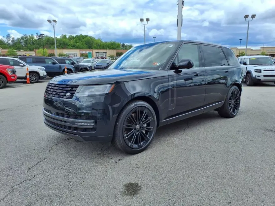 2025 Land Rover Range Rover SE photo 1