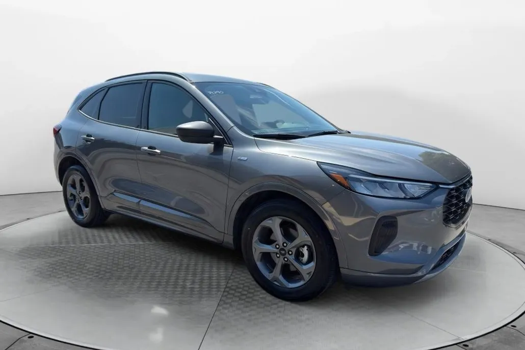 2024 Ford Escape ST-Line photo 1