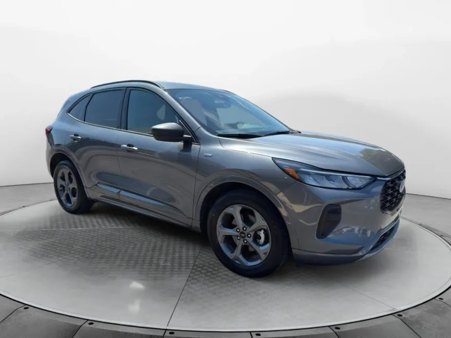 2024 Ford Escape ST-Line photo 1