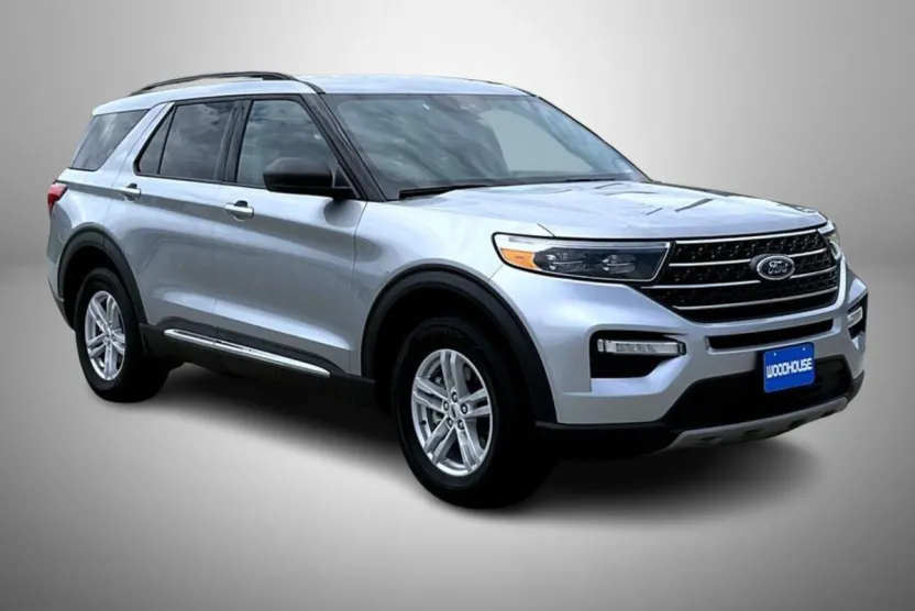 2024 Ford Explorer XLT photo 1