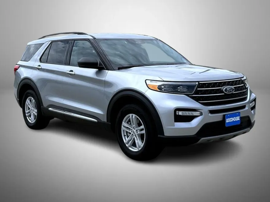2024 Ford Explorer XLT photo 1