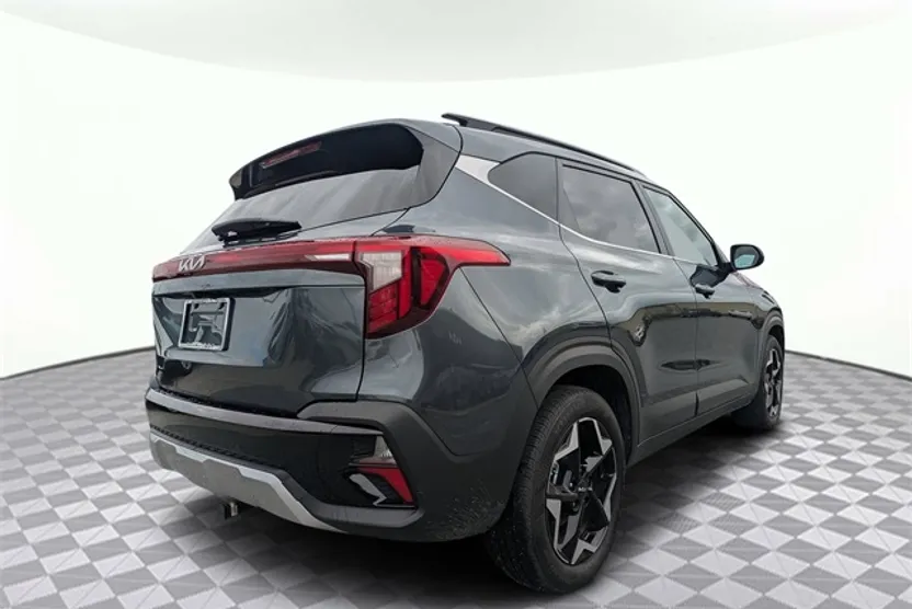 2024 Kia Seltos EX photo 1