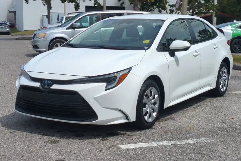 2023 Toyota Corolla Hybrid XLE photo 1